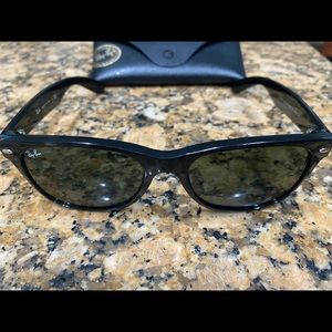 Ray-Ban Classic Wayfarer Sunglasses